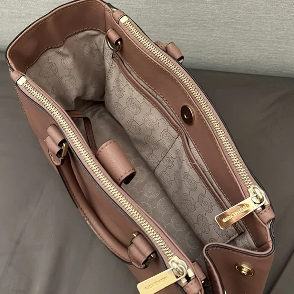 Micheal kors bag - Picture 6 of 7